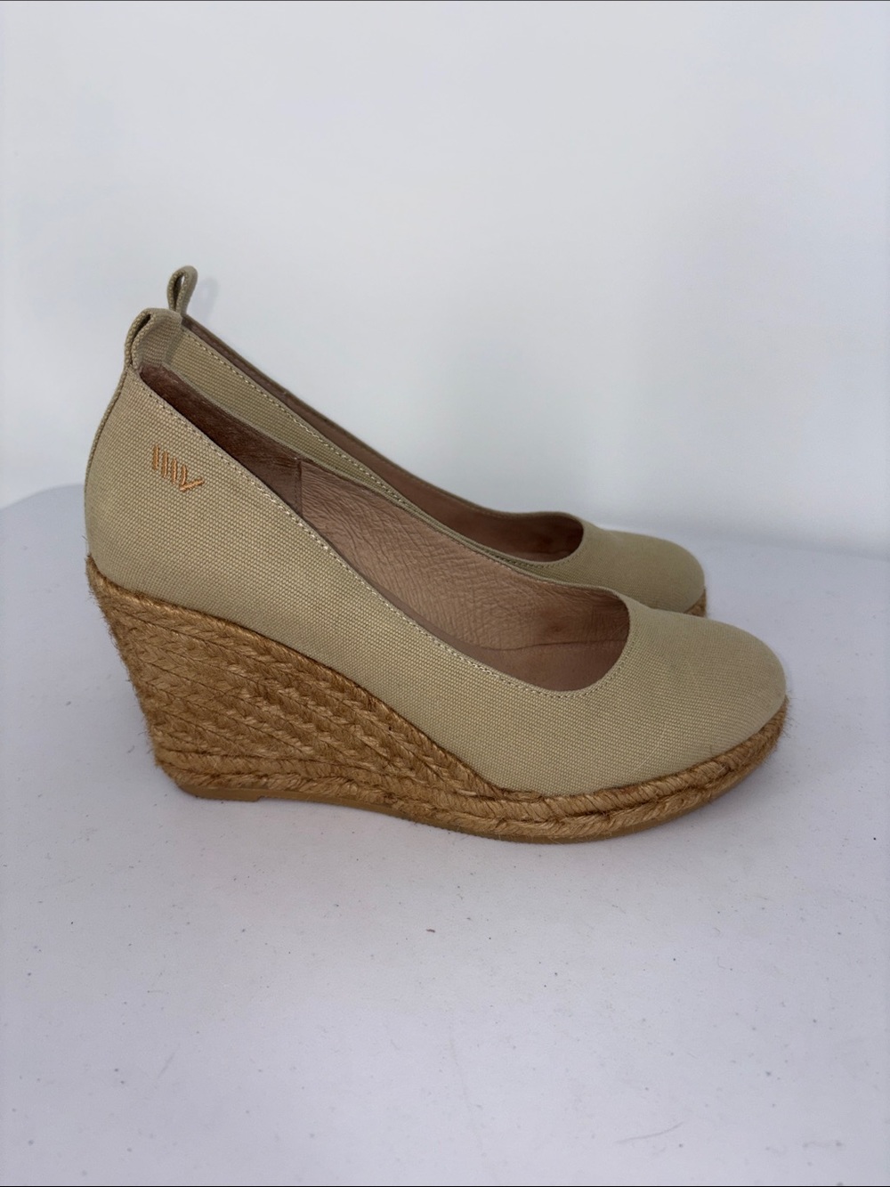 🌪️ Viscata Canvas Espadrille Wedge Pumps in Beige - Picture 3 of 8